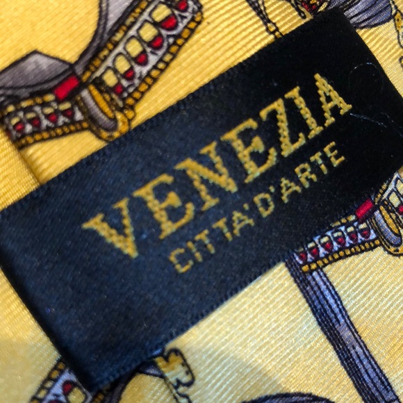 VENEZIA CIT TA’D’ARTE mens tie Gondola boats Made in Italy 100% Silk Gold Gray - Picture 4 of 13